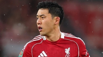 リヴァプール遠藤航、代役右SBで先発か　スロット監督が示唆「右SBが4人いないかもしれないが…」