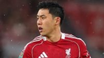 リヴァプール遠藤航、代役右SBで先発か　スロット監督が示唆「右SBが4人いないかもしれないが…」