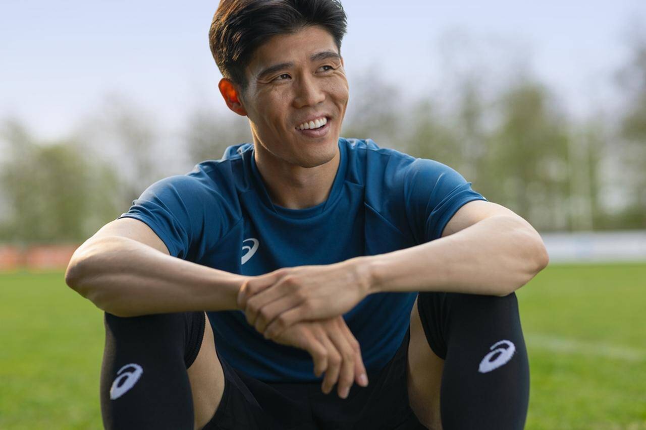 アシックス、冨安健洋と共同開発したサッカースパイク『ジェットレイエリート』を発表！新素材「シルキーラップライト」を採用