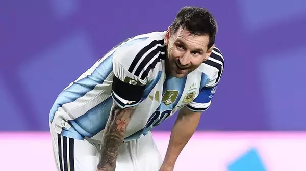 メッシとW杯決勝で対戦するスペイン監督、20年前のメッシにやられた秘話を明かす「彼をマンマークしていたが…」