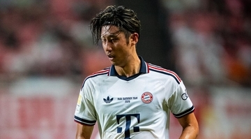 日本代表DF伊藤洋輝のライバルである『三刀流』バイエルン選手、競争激化を歓迎するワケ 「洋輝が加入した時も…」