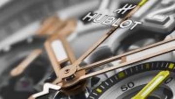 ウブロ、サッカー界のスーパースターエムバペの初限定モデルを発表！世界限定200本…キングゴールドに「Trust Yourself」の刻印