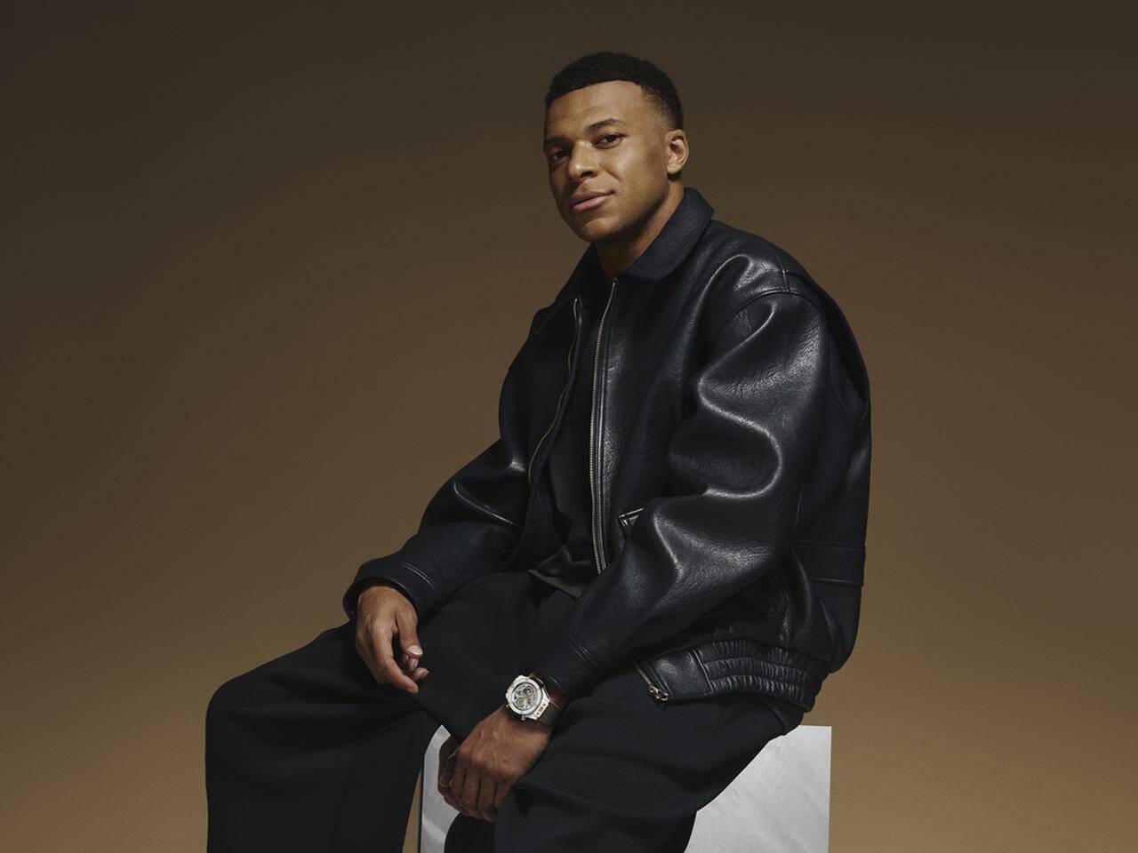 ウブロ、サッカー界のスーパースターエムバペの初限定モデルを発表！世界限定200本…キングゴールドに「Trust Yourself」の刻印