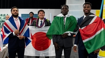 異例！アメフト未経験の21歳がNFLでドラフト指名される！193cm138kg、体脂肪率6％、垂直跳び99cmのフィジカルお化け