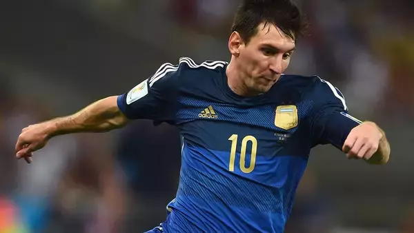 “因縁”イングランド戦も！アルゼンチン代表、W杯の記憶に残る「アウェイユニフォーム」4選