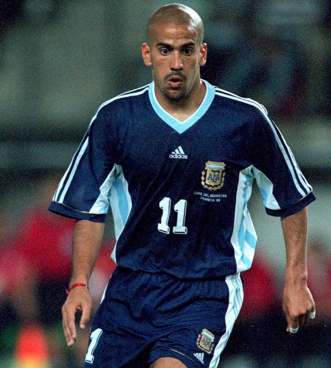 “因縁”イングランド戦も！アルゼンチン代表、W杯の記憶に残る「アウェイユニフォーム」4選