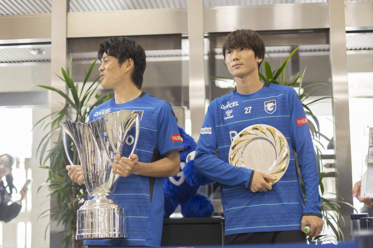 「力強いチームだと改めて感じました」ガンバ大阪が茨木市役所を訪問し、ACL2優勝を報告！「もう一つタイトルを…」と来季の抱負も