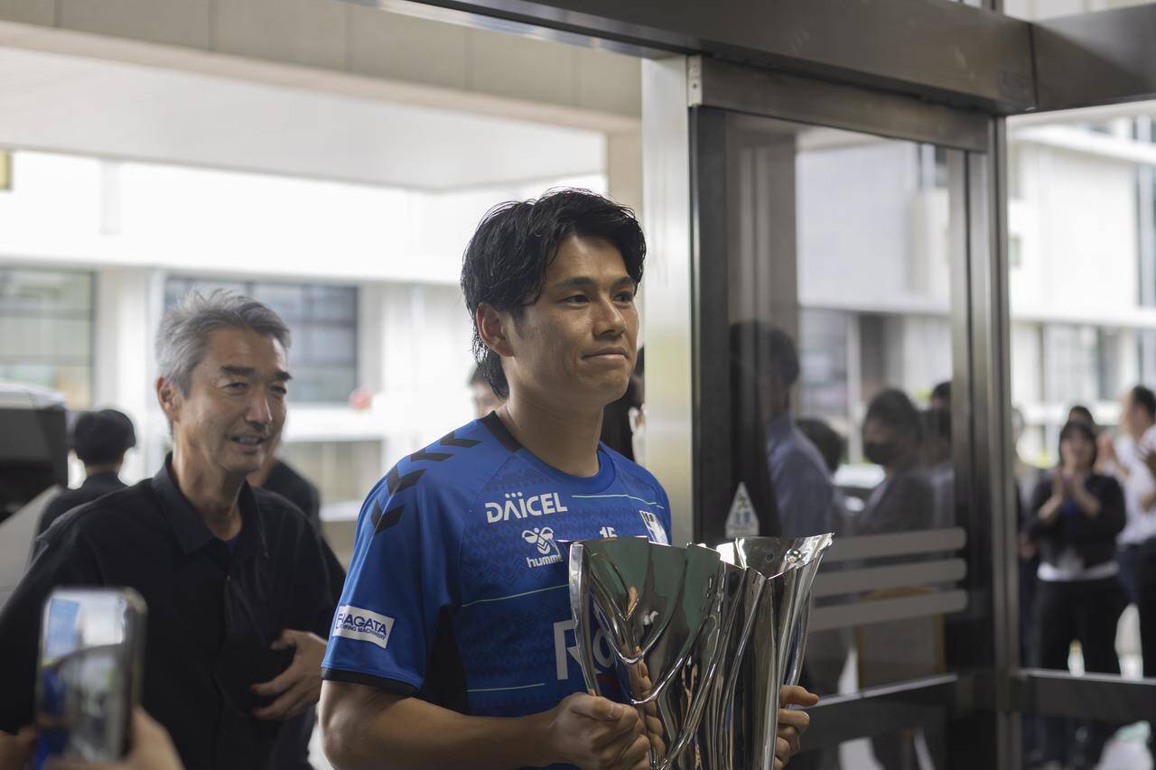 「力強いチームだと改めて感じました」ガンバ大阪が茨木市役所を訪問し、ACL2優勝を報告！「もう一つタイトルを…」と来季の抱負も