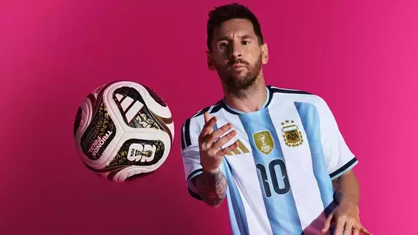 アディダスがW杯決勝など「4試合限定」の新しい公式球を発表！メッシ、ヤマル、ベリンガムがビジュアルに登場