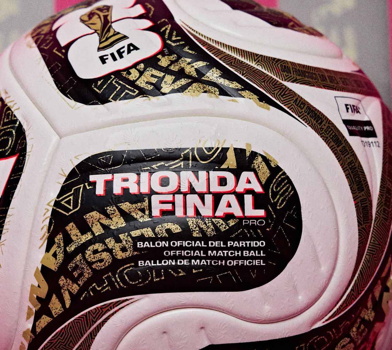 アディダスがW杯決勝など「4試合限定」の新しい公式球を発表！メッシ、ヤマル、ベリンガムがビジュアルに登場