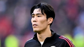 冨安健洋、アヤックスで初のベンチ入り！『復帰間近』と監督明言も…元選手が怪我歴をネタに