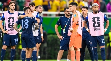 W杯敗退のウルグアイ、チーム崩壊！？協会がチャーター機キャンセル…選手各自で帰国へ