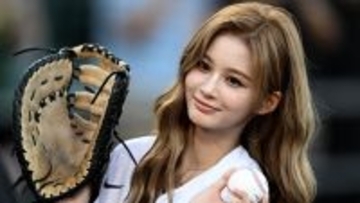 「アーロン・ジャッジを仕留められる」NMIXXソリュンがMLBの始球式に登場！意外な“強肩”が話題に