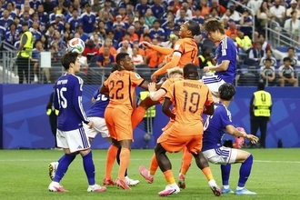 “意図せぬヘッド”が劇的同点弾に……鎌田大地の頭に当たって生まれたW杯初ゴールの顛末」ではいかがですか？