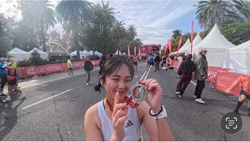 「可愛いメダルが欲しくて、スペインのマラソン大会にも参加しました」初日から連日満席の映画『藍反射』に出演の女優・中山来未が語るランニング沼