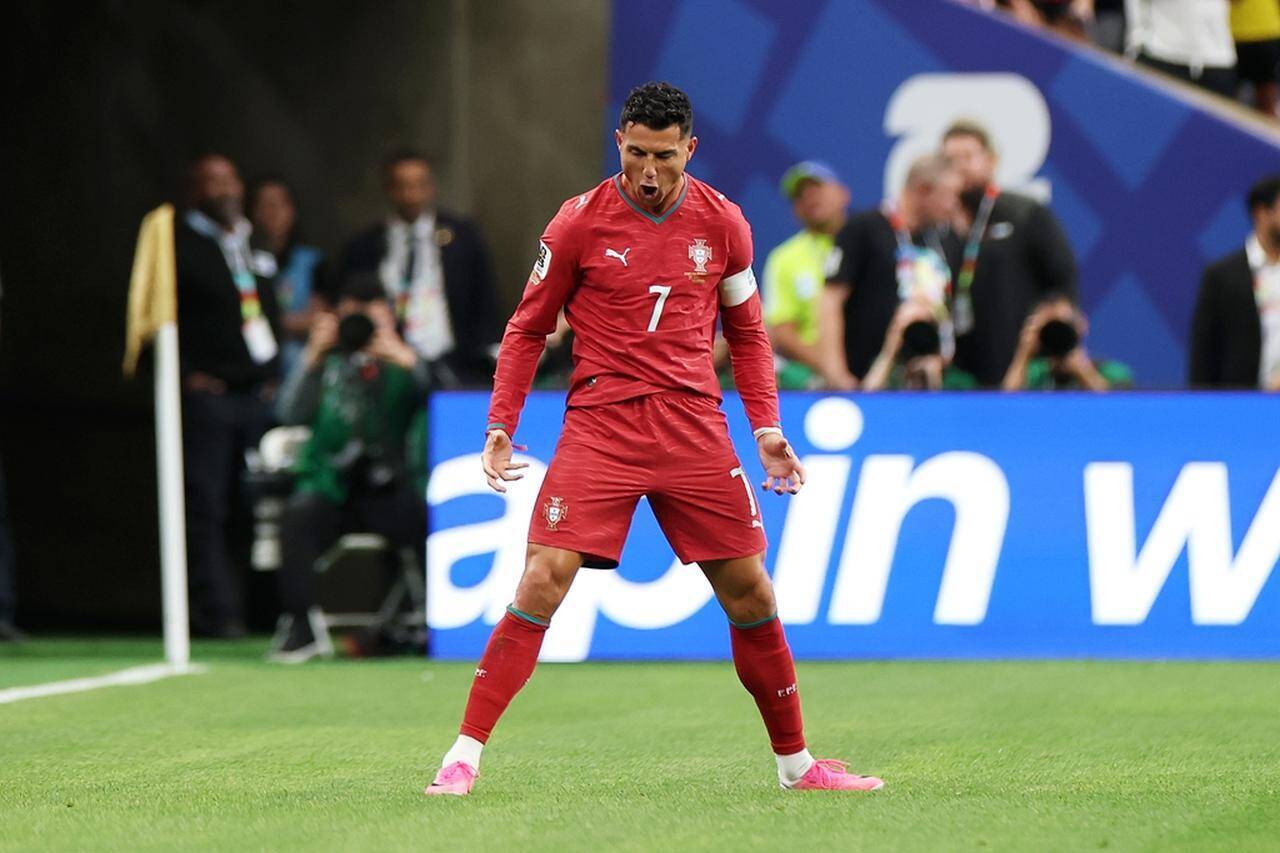 サッカーW杯「最もダウンロードされた写真」トップ10！ラウンド16までの集計…メッシとバログンが3枚、ロナウドは“明暗”2枚