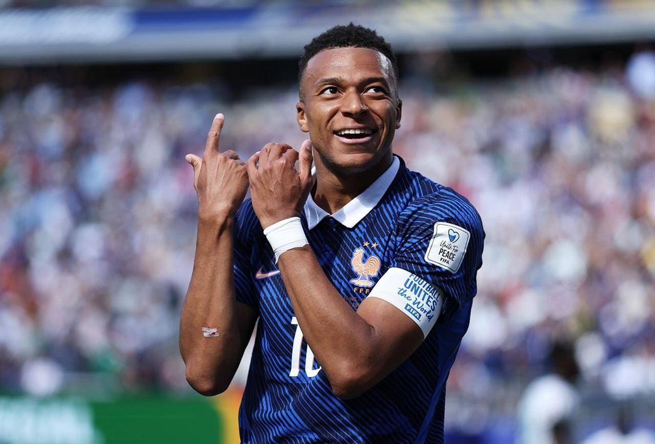 サッカーW杯「最もダウンロードされた写真」トップ10！ラウンド16までの集計…メッシとバログンが3枚、ロナウドは“明暗”2枚