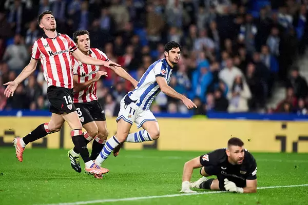 復帰した久保建英を先発起用せず…『ソシエダ監督の采配に誰もが驚いた。ライバル選手が序列で久保を上回る』と現地紙