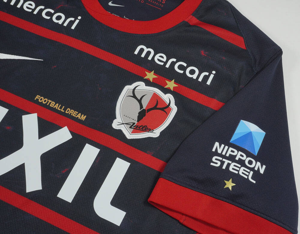 鹿島アントラーズが「百年構想リーグ」ユニフォームを発表！“21冠目”を刻む異色のダークネイビー