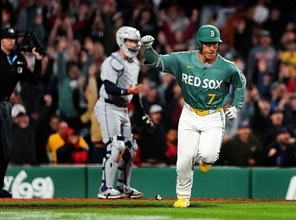 吉田正尚、代打サヨナラ打でもスタメン固定されないワケ。出塁率チームトップでも「壁」がある