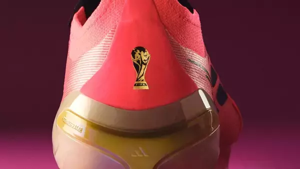 adidas、日本代表選手も着用の新作スパイク「ロードトゥグローリーパック」発表！全モデルに“W杯トロフィー”が入った特別仕様