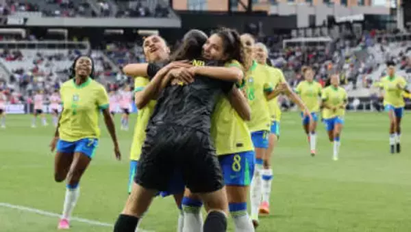 なでしこのPKを全部止めたブラジル女子GK、靭帯断裂から1年ぶりに復帰したばかり 「息子たちに捧げる」