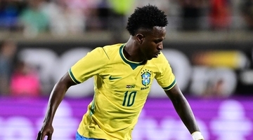 「ネイマールじゃないし、天才でもない、背番号10を取り上げろ！」ヴィニシウスにブラジル代表OBが怒り