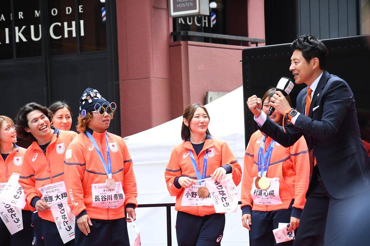 「4年後には金金メダルを」村瀬心椛、“心椛ポーズ”を披露し誓い