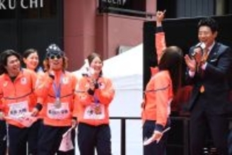 「4年後には金金メダルを」村瀬心椛、“心椛ポーズ”を披露し誓い