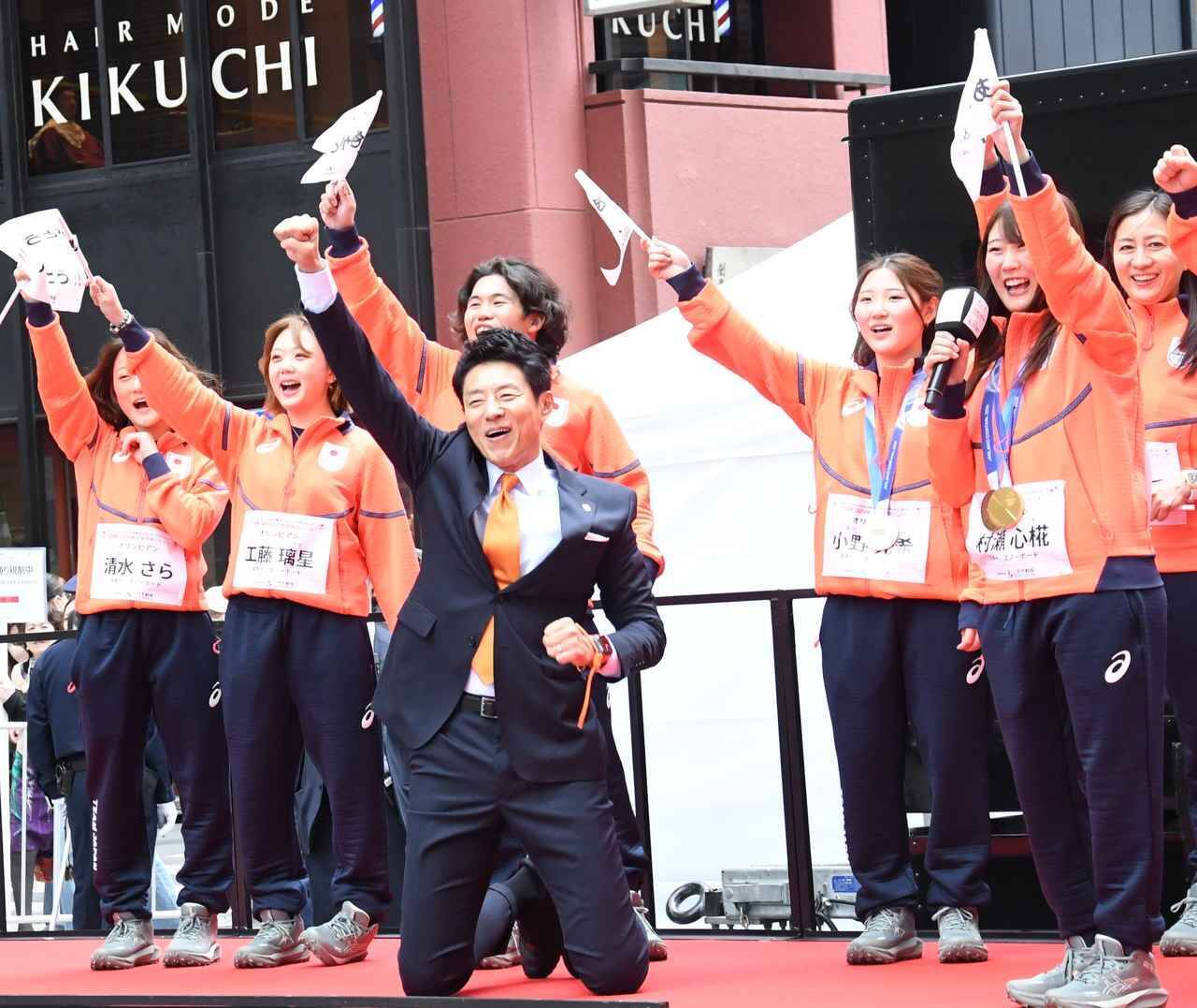 「4年後には金金メダルを」村瀬心椛、“心椛ポーズ”を披露し誓い