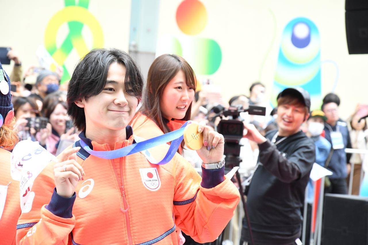 「4年後には金金メダルを」村瀬心椛、“心椛ポーズ”を披露し誓い