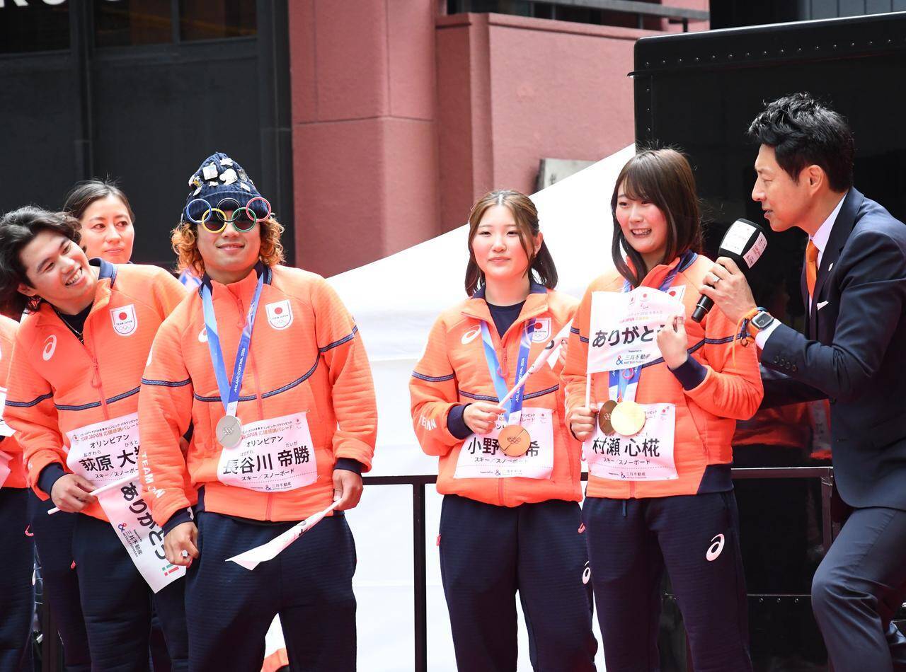 「4年後には金金メダルを」村瀬心椛、“心椛ポーズ”を披露し誓い