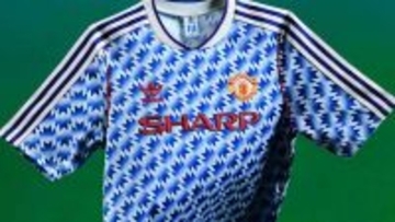 マンチェスター・ユナイテッドに「伝説ユニフォーム」復刻版が登場！90年代の“個性派”がよみがえる