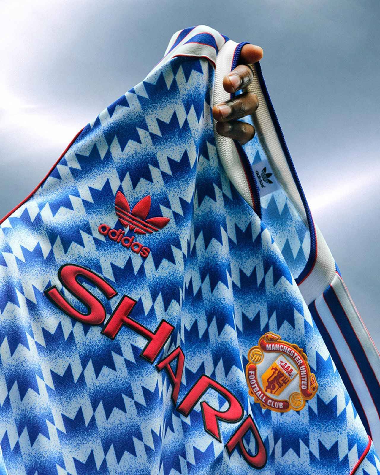 マンチェスター・ユナイテッドに「伝説ユニフォーム」復刻版が登場！90年代の“個性派”がよみがえる