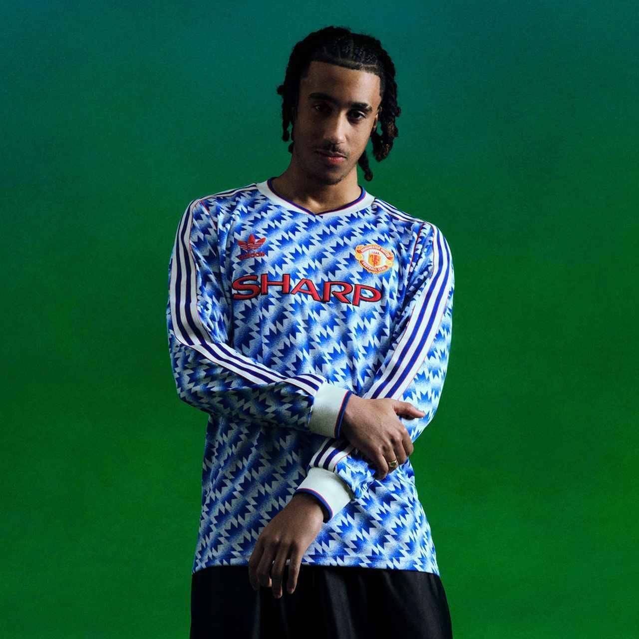 マンチェスター・ユナイテッドに「伝説ユニフォーム」復刻版が登場！90年代の“個性派”がよみがえる
