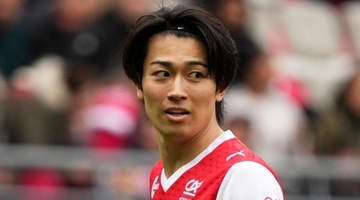 「いただきますの手もかわいい」「隣の席空いてるよね」25歳日本代表イケメン選手、シェフに感謝の食事シーンが話題