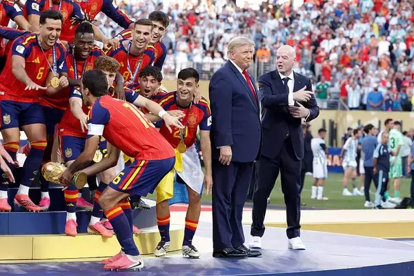 優勝セレモニーでも動かなかったトランプ大統領——W杯を通じて浮かび上がった"異例の存在感"の正体