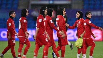 豪州での“亡命騒動”を経てイラン女子代表が帰国、歓迎の裏に残る不安も