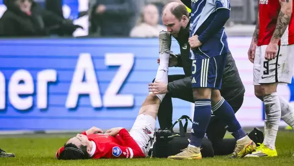 大丈夫か…長期離脱から復帰のAZ毎熊晟矢、前半途中に負傷交代