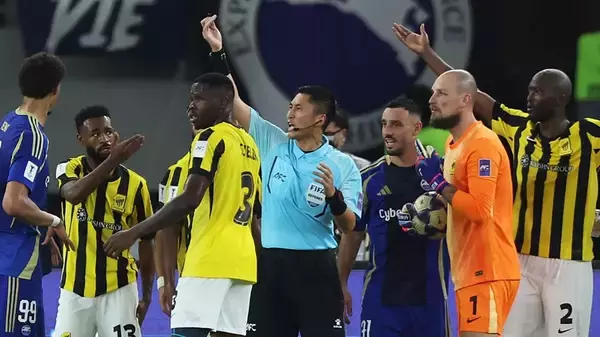 「敵は日本チームではなく、審判だった…判定がひどい」Jリーグチームに負けた金満チーム監督、中国人審判を酷評