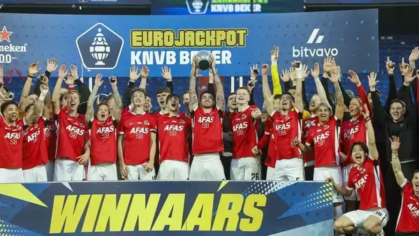 日本代表選手が所属するチーム同士がオランダ決勝戦で激突！「2日は家で泣く」と負けた同僚傷心