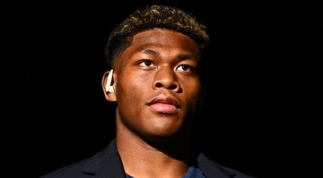 日本代表GK鈴木彩艶、骨折からの復帰接近か…パルマ監督はポジション争いに言葉を濁す