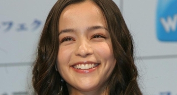 野球じゃない！？横浜スタジアムでサッカーに加藤ローサさんが驚き「茶色のとこは土じゃなくて…」