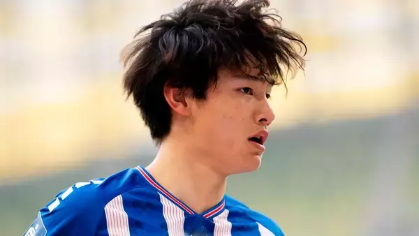 「彼女にしてほしい」「驚異の怪力」192cmの韓国人選手、ケガした日本人同僚を抱っこする神対応！