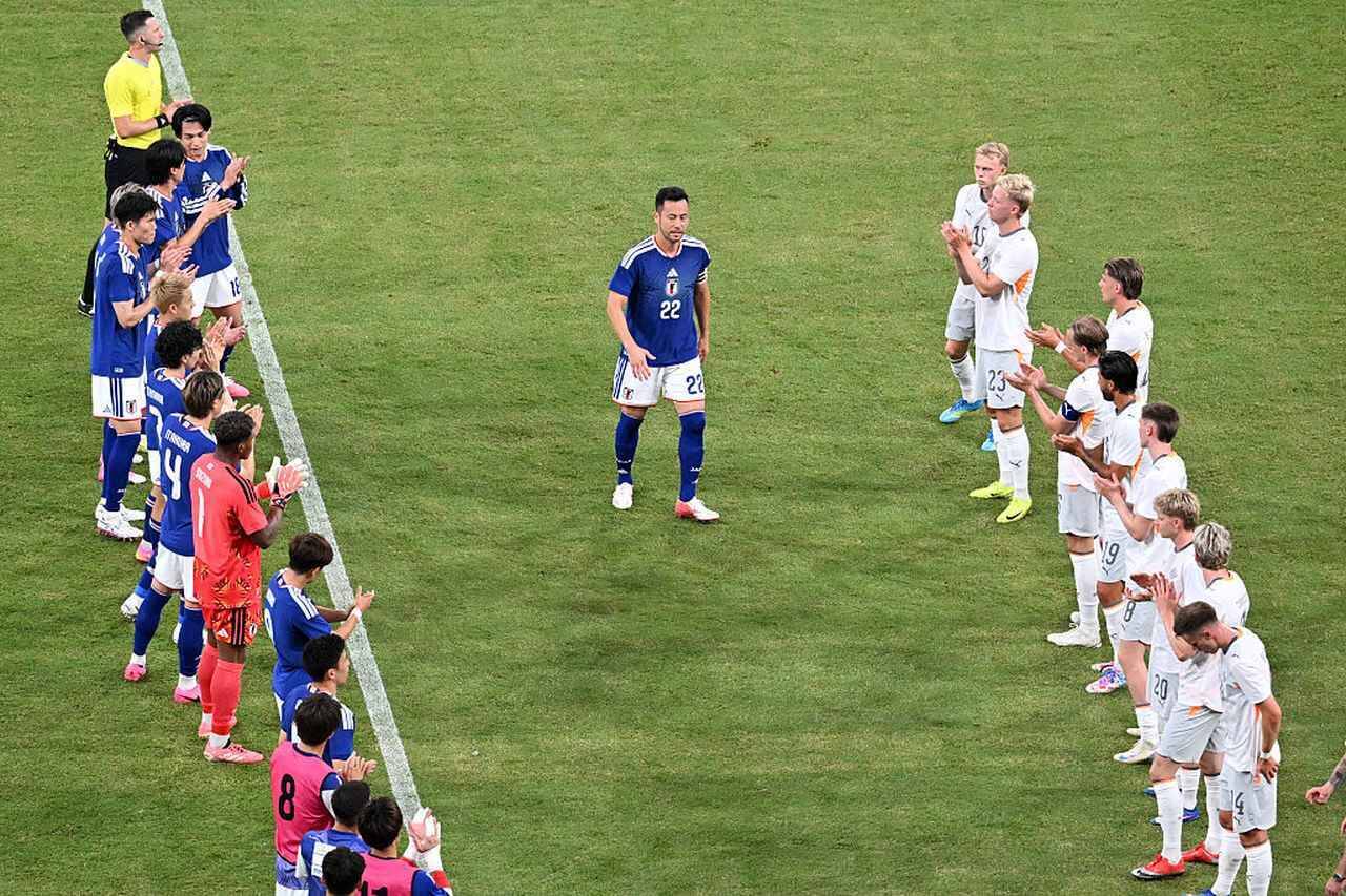 「日本サッカー界で最も尊敬される一人」37歳元主将、日本代表と別れに万感…『英雄の最後』と英紙も讃えたワケ