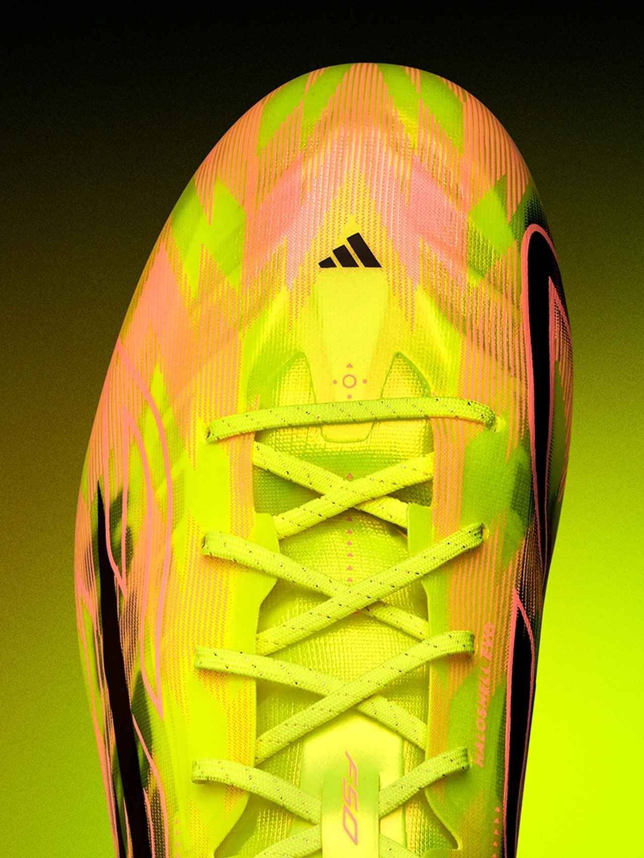 adidas、“最軽量”サッカースパイク『F50ハイパーファストEVO』を発表！驚異の片足約130グラム…デンベレや久保らが着用