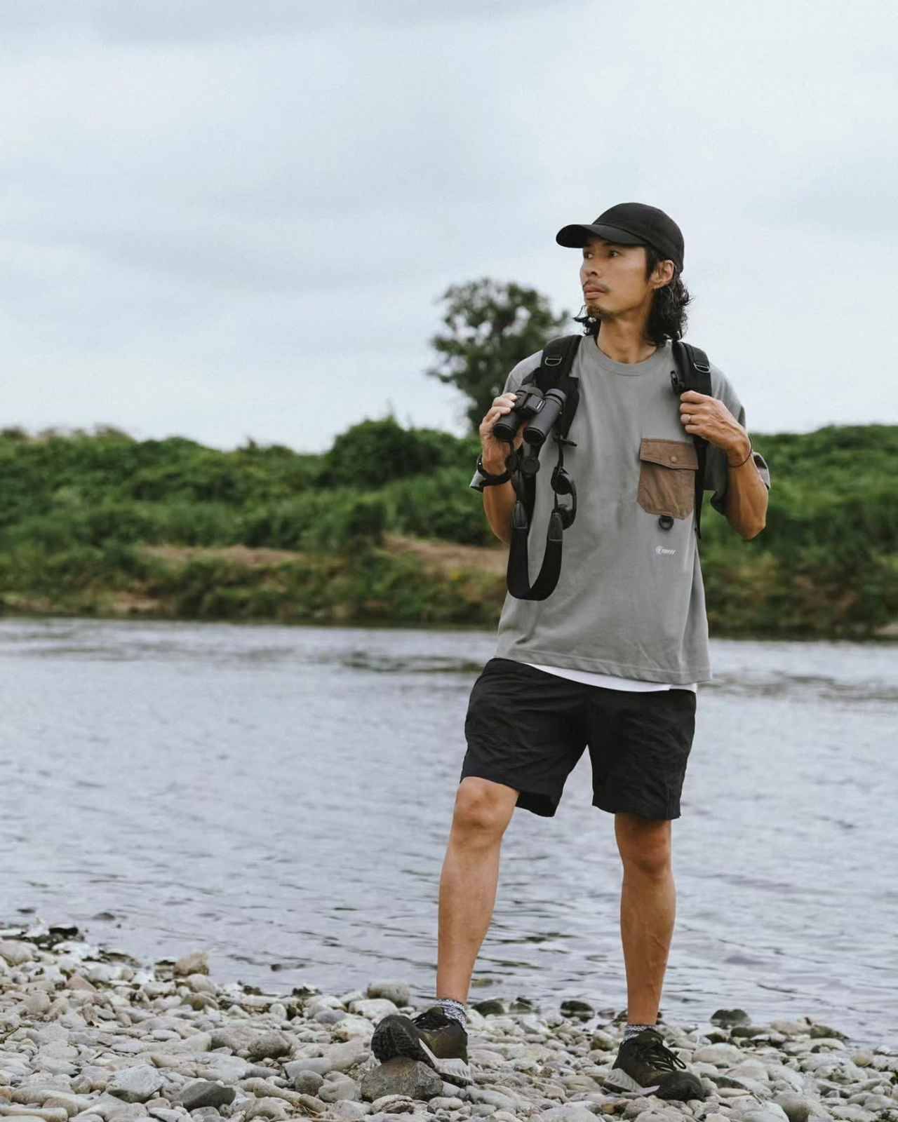 夏のアウトドアには【ショートパンツ】が相棒。 大人に似合う「キャンプコーデ」