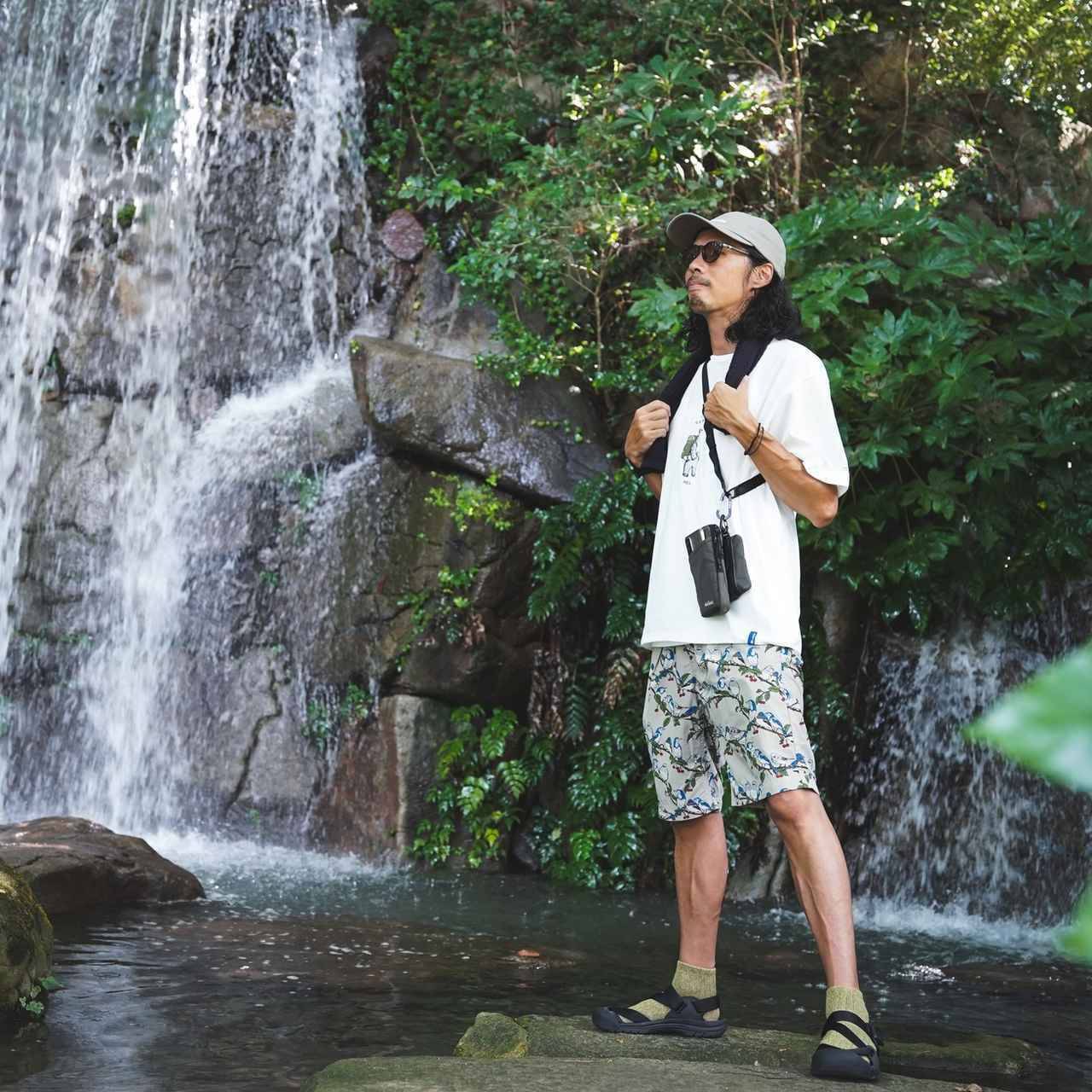 夏のアウトドアには【ショートパンツ】が相棒。 大人に似合う「キャンプコーデ」
