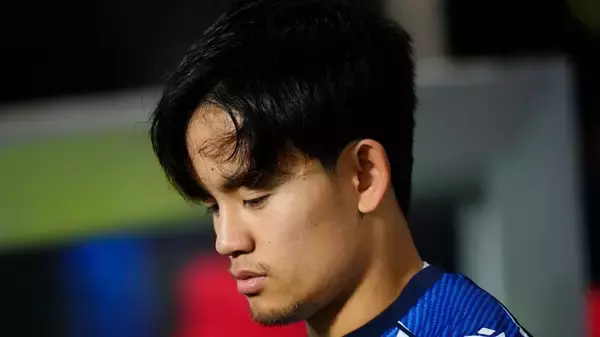 負傷離脱の久保建英、「現在は日本滞在中」とソシエダ監督が一時帰国の理由を説明