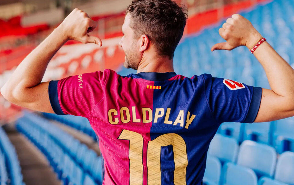 バルセロナが世界的ロックバンド「コールドプレイ」とコラボ！クラシコ限定の特別ユニフォームを発表